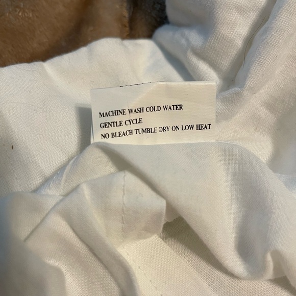 2 Vintage Floral Embroidered  Pillow Shams . 20” X 20” - Picture 5 of 10